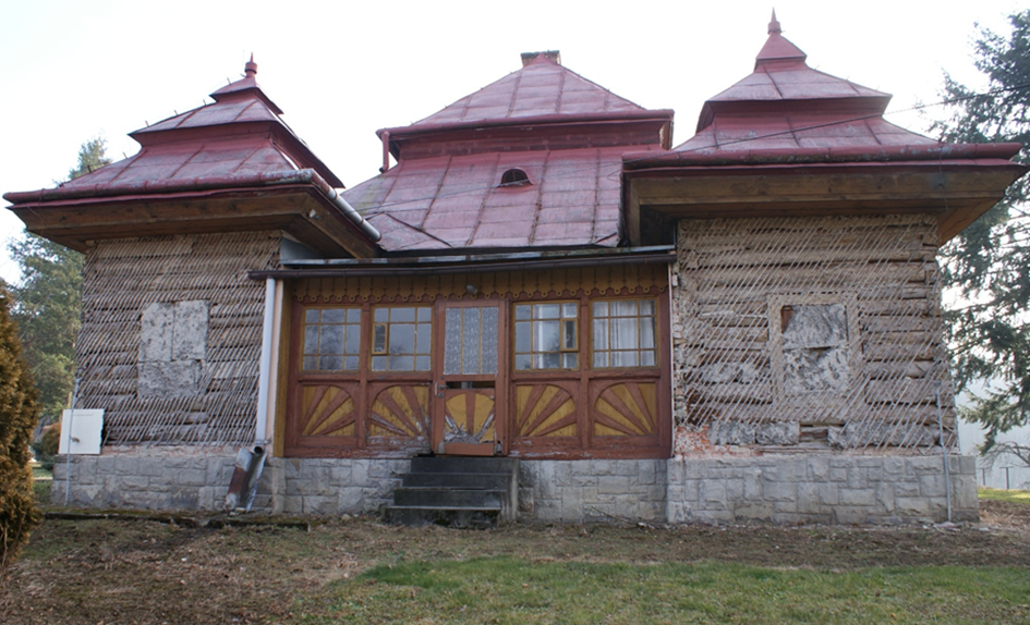 Dwór - budynek.