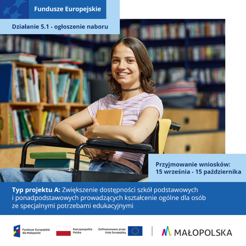 Dziewczynka na wózku inwalidzkim.