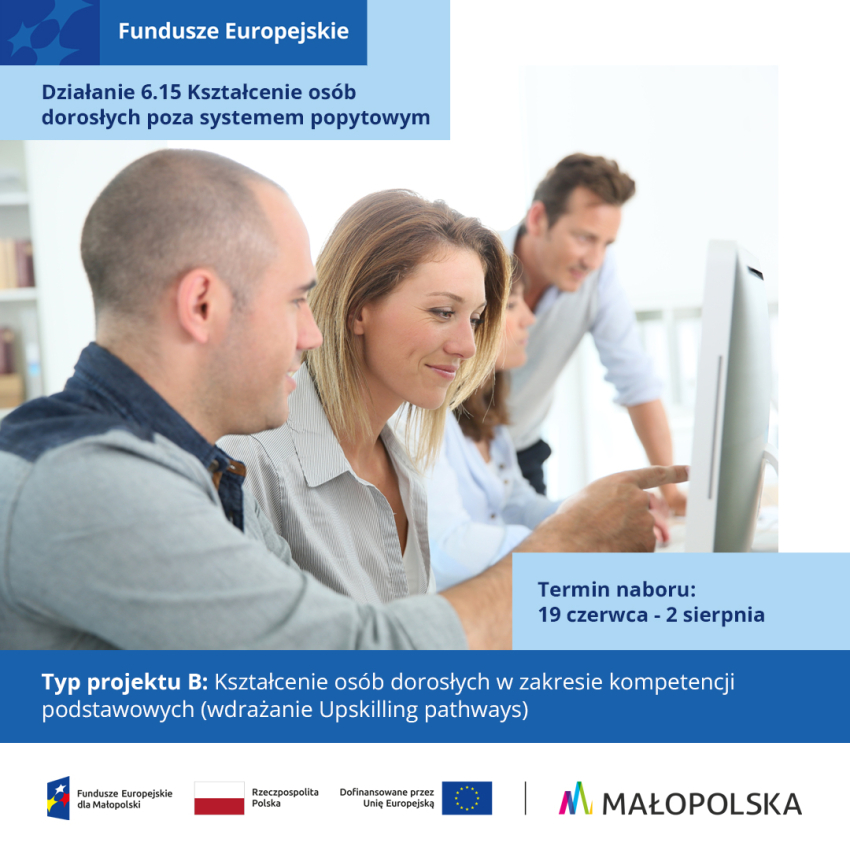 Kobieta i dwóch mężczyzn przed ekranem monitora 