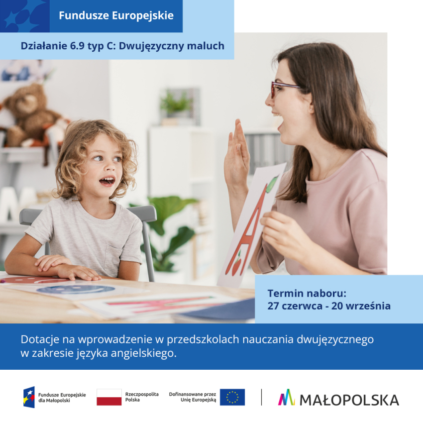 Mama z synkiem w wieku przedszkolnym. Uczy go angielskiego.