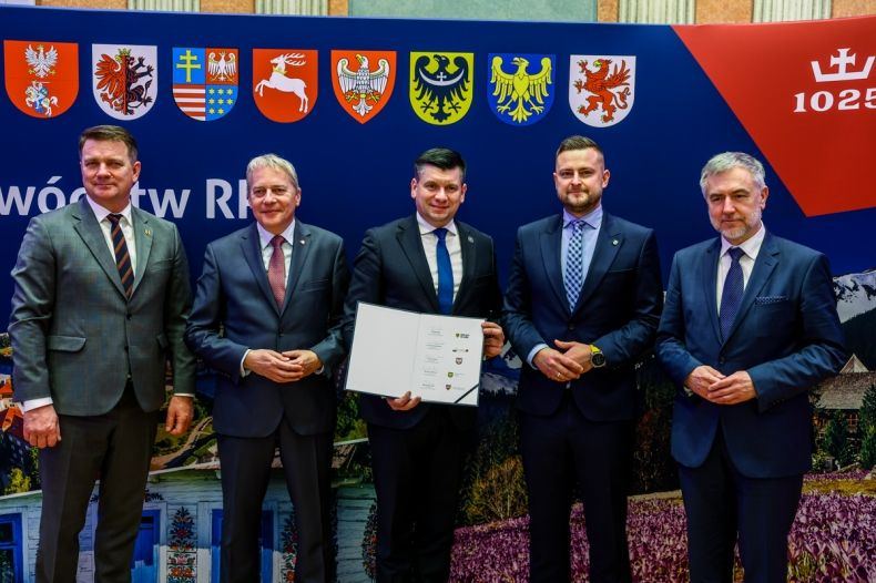 Zdjęcie grupowe pięciu marszałków