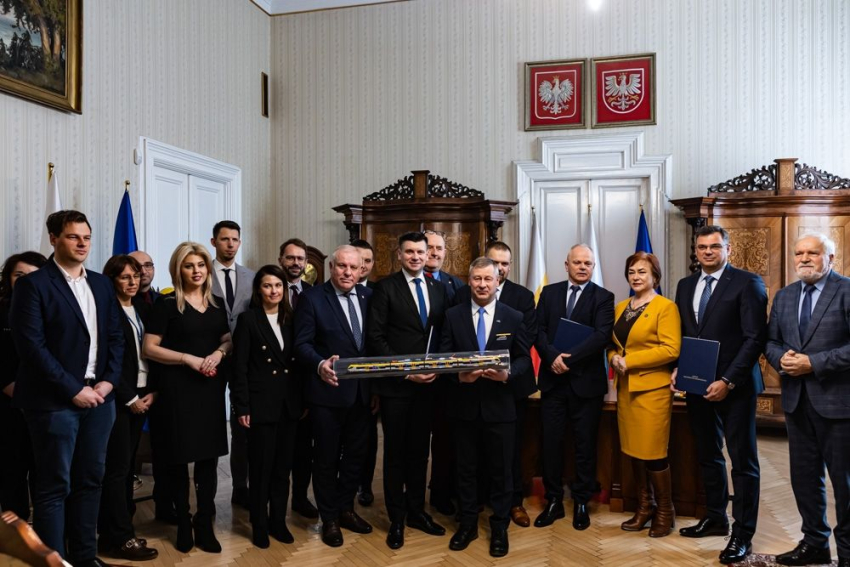Zdjecie grupowe uczestników spotkania.