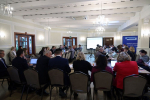 Uczestnicy obrad na sali konferencyjnej.
