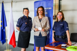 Marta Malec-Lech z dwoma policjantkami.