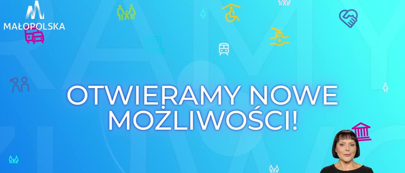 tło w różnych odcieniach niebieskiego, na nim małe ikonki oznaczające programy Funduszy Europejskich. W prawym dolny rogu kobieta-tłumacz języka migowego.